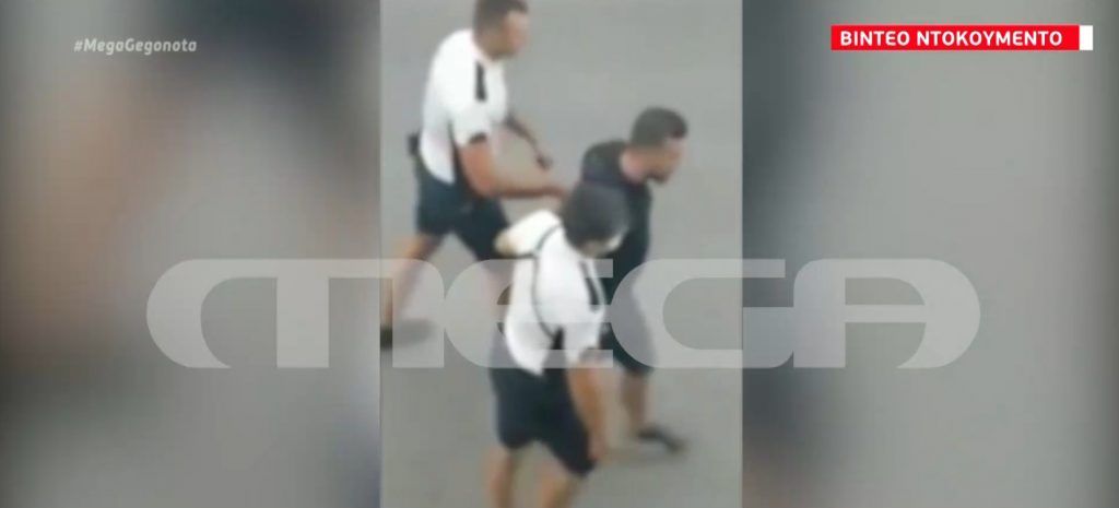 Κέρκυρα: Καρέ-καρέ η σύλληψη άνδρα που δεν φορούσε μάσκα – Αστυνομική βία κατήγγειλε ο 40χρονος