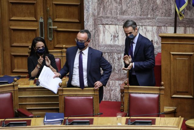 Πρόταση μομφής κατά Σταϊκούρα: Ολοκληρώνεται η συζήτηση με τις παρεμβάσεις των αρχηγών