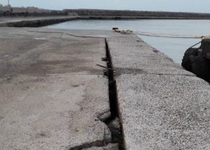 Σεισμός στη Σάμο : Οι πρώτες εικόνες από τις ζημιές στο λιμάνι στο Βαθύ