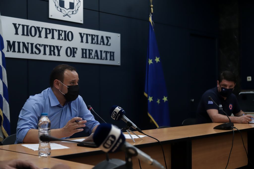 Δείτε live την ενημέρωση από Γκ. Μαγιορκίνη και Ν. Χαρδαλιά