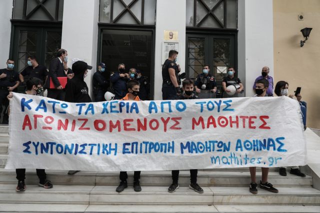 Σύλληψη 14χρονου : Να σταματήσουν οι διώξεις κατά μαθητών ζητούν τα κόμματα της αντιπολίτευσης