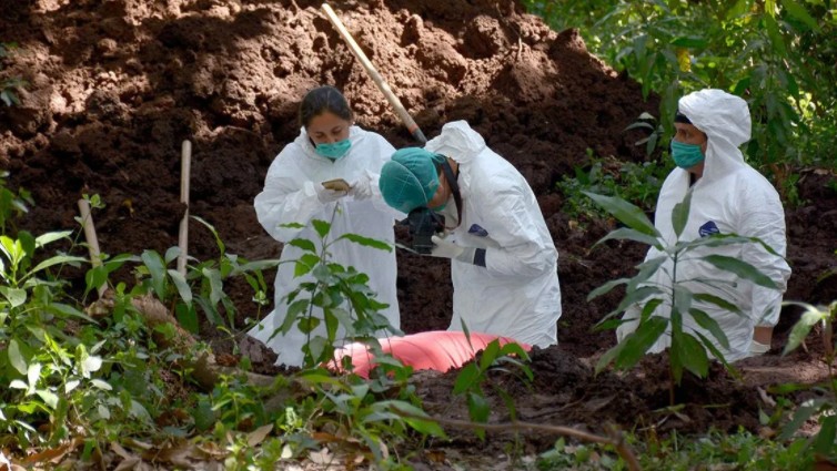 Ατελείωτη φρίκη στο Μεξικό : Τουλάχιστον 59 πτώματα βρέθηκαν σε μυστικούς ομαδικούς τάφους (εικόνες) | tanea.gr