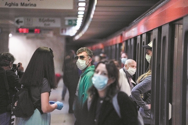 Απαγόρευση κυκλοφορίας τη νύχτα και μάσκες παντού