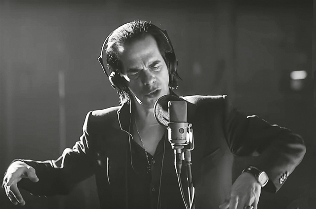 Ο Νικ Κέιβ απαντά στον Εβαν και στον… Στάθη