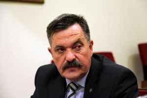 Δυσαρέσκεια στο Μαξίμου για τον φυγόποινο Παππά