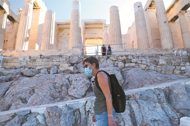 Κατέρρευσε ο ελληνικός τουρισμός