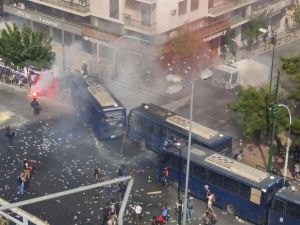 Σοβαρά επεισόδια έξω από το Εφετείο
