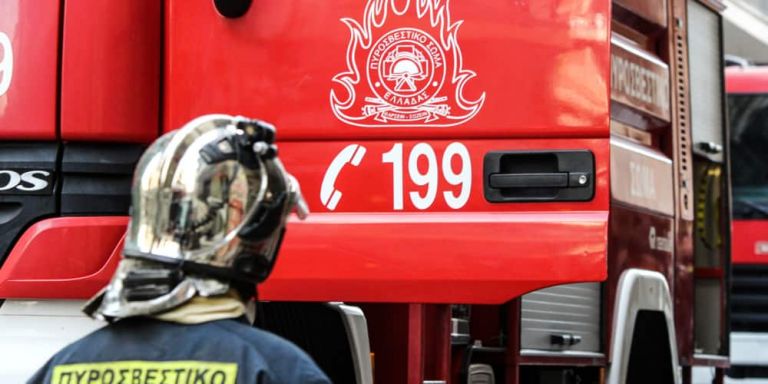 Κολωνός : Επεκτάθηκε η φωτιά και σε δεύτερο κτίριο | tanea.gr