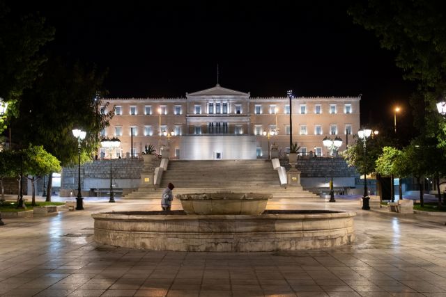 Κοροναϊός : Η Αθήνα ερήμωσε ξανά – Άδειες πλατείες και δρόμοι μετά το νέο αρνητικό ρεκόρ κρουσμάτων | tanea.gr