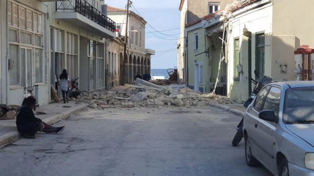 Σεισμός στη Σάμο : Ένας 14χρονος και μία 63χρονη μεταφέρονται σε νοσοκομεία της Αθήνας | tanea.gr