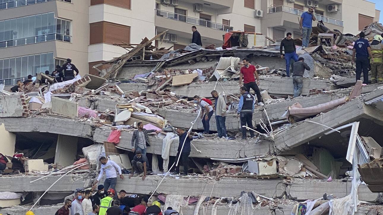Землетрясение в этом году. Землетрясение в Турции 1999. Измир Турция землетрясение 2020. Измир Турция землетрясение 1999. Измир Турция землетрясение.