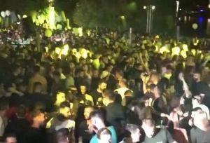 Ανησυχία με τα «Πάρτι συνωστισμού» σε όλη τη χώρα το Σαββατοκύριακο – Απαράδεκτες εικόνες από Θεσσαλονίκη, Αθήνα