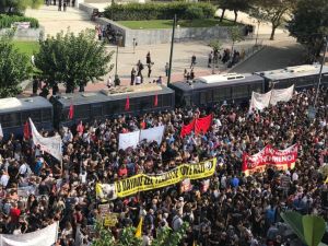 Δίκη Χρυσής Αυγής: Χειροκροτήματα του κόσμου μετά την ανακοίνωση της απόφασης