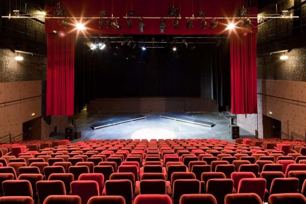 Κοροναϊός: Πώς θα λειτουργούν από Δευτέρα θέατρα, κινηματογράφοι και μουσεία