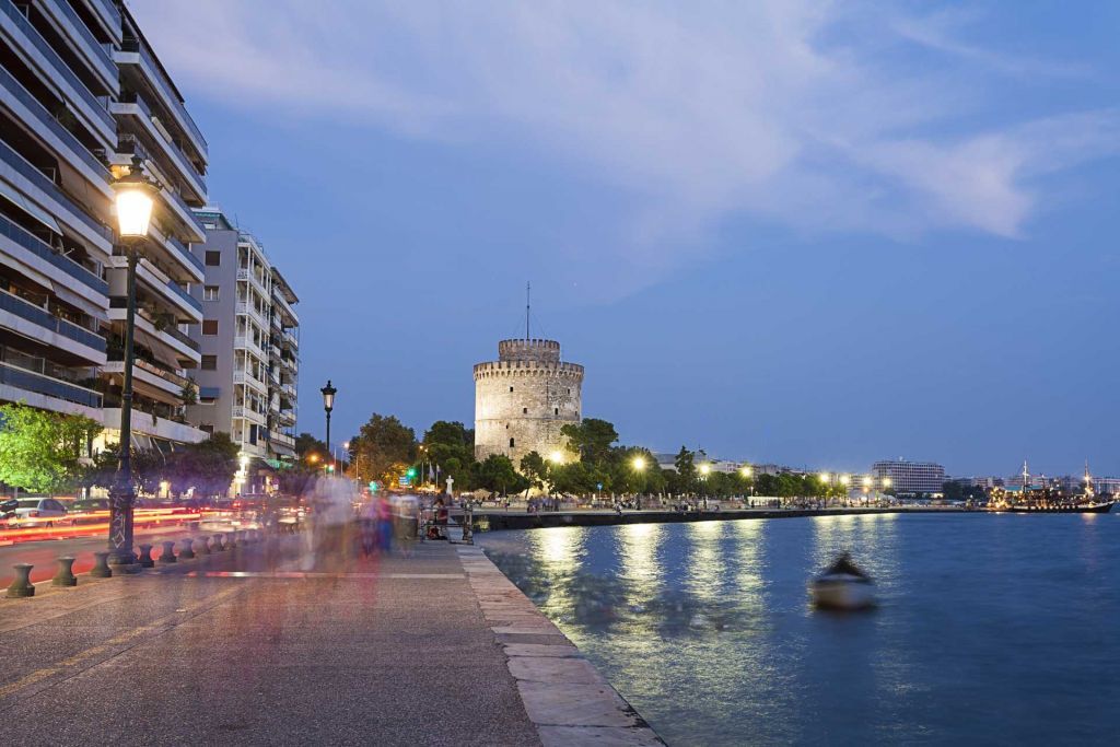 Κοροναϊός : Ποιες περιοχές «κοκκινίζουν» – Μια ανάσα από το «πορτοκαλί» η Θεσσαλονίκη