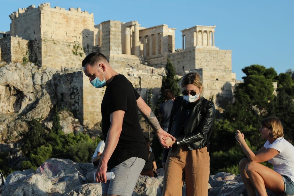 Ο κοροναϊός σαρώνει την Ελλάδα, όλα ανοικτά για εφαρμογή καραντίνας παντού | tanea.gr