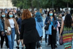 Κοροναϊός : Κρίσιμο δεκαπενθήμερο με μέτρα που «ξορκίζουν» το lockdown