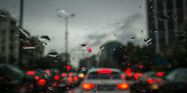 Προβλήματα στην κυκλοφορία λόγω της βροχής – Ποιους δρόμους να αποφεύγετε | tanea.gr