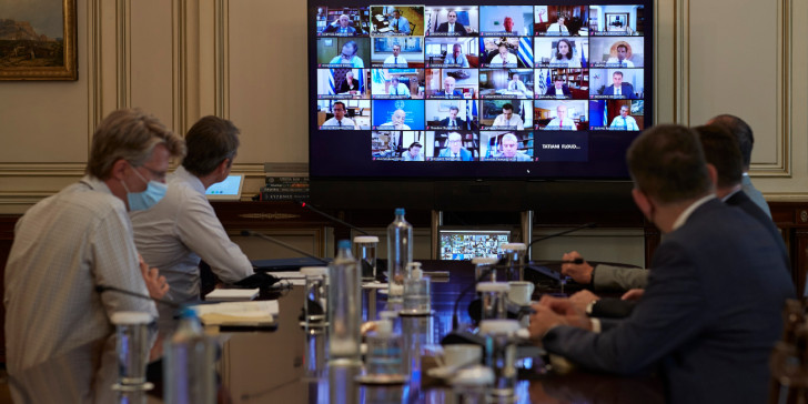 Κυβέρνηση σε… αναμμένα κάρβουνα