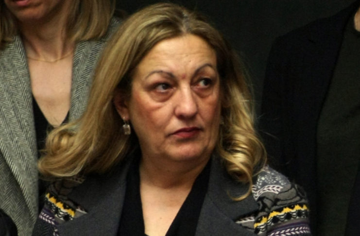 Η μεγάλη αδελφή έχει νεύρα