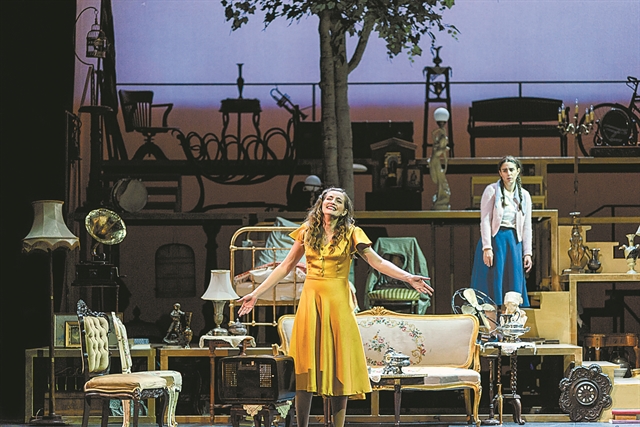 Αυλαία και πάμε (ξανά)!