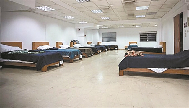 Πέταξαν στον δρόμο 90χρονη και τον εγγονό της για €1.200