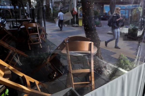 Ο κοροναϊός διαλύει την εστίαση – Φόβοι για λουκέτα