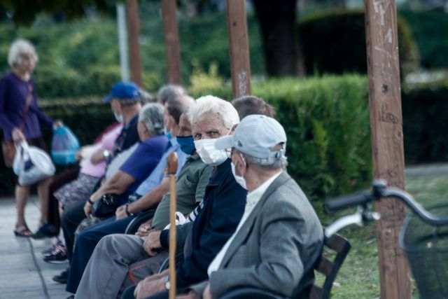 Με μάσκες παντού και νυχτερινή απαγόρευση κυκλοφορίας «ξορκίζουν» το lockdown