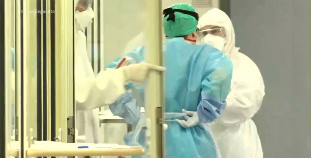 Κοροναϊός: Συναγερμός στα νοσοκομεία – Γεμίζουν οι ΜΕΘ