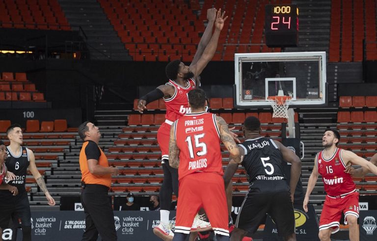 Ολυμπιακός : Πέταξε για Ρωσία πλήρης