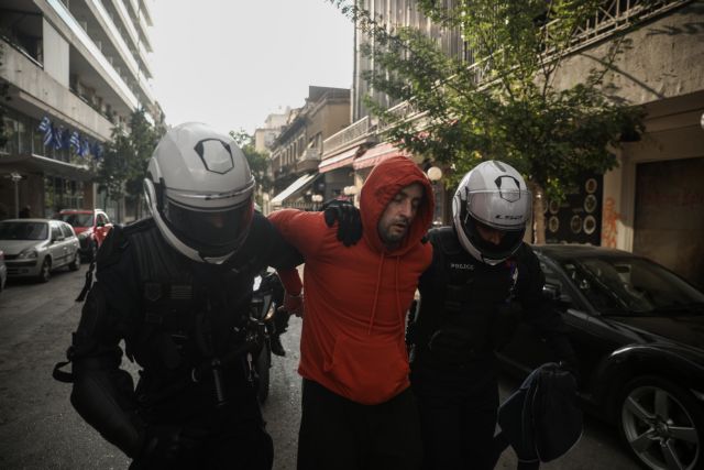 Καταγγελία : Δεν αφήνουν τους προσαχθέντες να επικοινωνήσουν με τους δικηγόρους τους