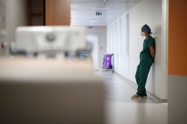 Κοροναϊός : Ώρες αγωνίας στα νοσοκομεία – Η «μητέρα των μαχών» για μια κλίνη στις ΜΕΘ | tanea.gr