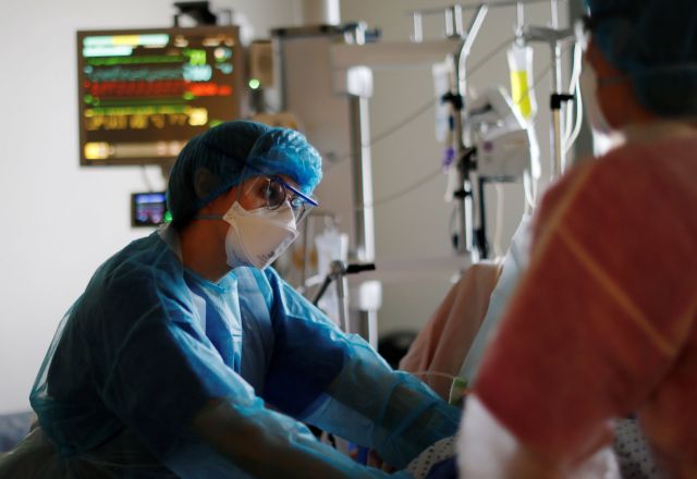 Στενάζει το σύστημα Υγείας – Ασθενείς με Covid μεταφέρονται από νομό σε νομό