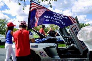 Τραμπ : Υποστηρικτής τού έδωσε 2,5 εκατ. δολάρια και τώρα… τα ζητά πίσω