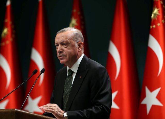 Ο Ερντογάν επιμένει επιθετικά ενώ οι κυρώσεις πλησιάζουν την Τουρκία | tanea.gr