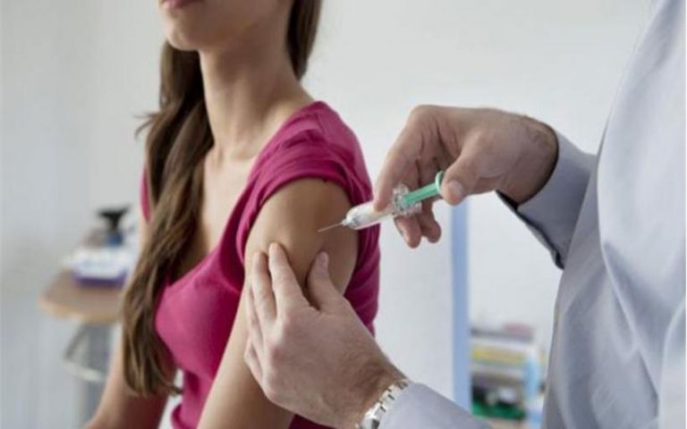 Γρίπη : Πώς και πότε πρέπει να γίνεται ο αντιγριπικός εμβολιασμός