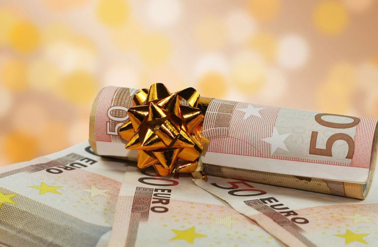 Επιδόματα : Πότε θα καταβληθούν τα 800 ευρώ – Τι θα γίνει με το Δώρο Χριστουγέννων
