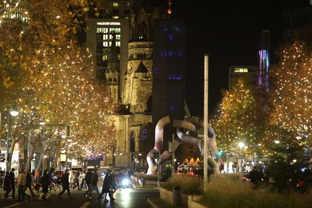 Κοροναϊός : Πώς θα κάνουν γιορτές στη Γερμανία – Αυστηροί περιορισμοί