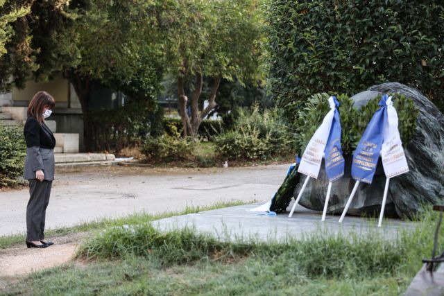 Στο Πολυτεχνείο η Σακελλαροπούλου για κατάθεση στεφάνου