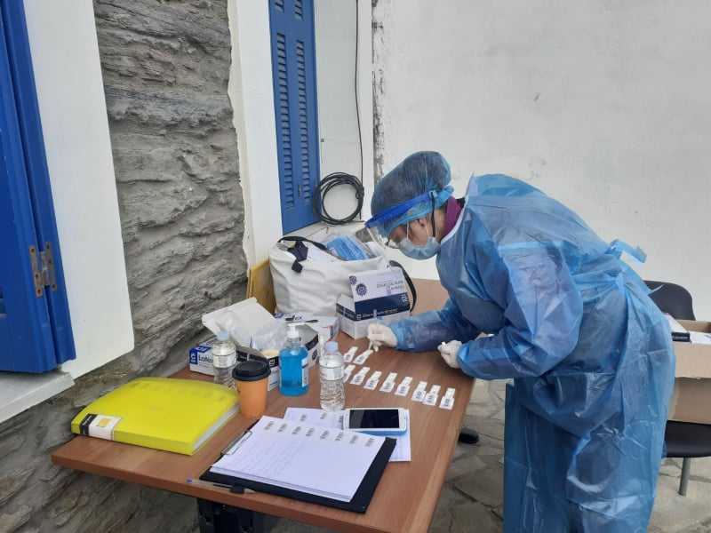 Συνεχίζονται τα rapid tests σε όλη τη χώρα – 144 κρούσματα εντόπισε σήμερα ο ΕΟΔΥ