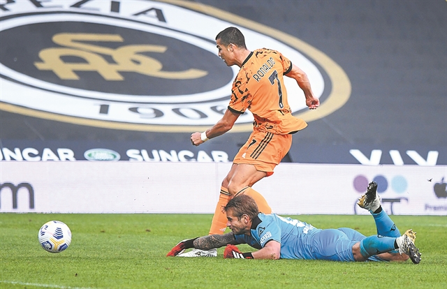 Η Γηραιά Κυρία… ξανάνιωσε