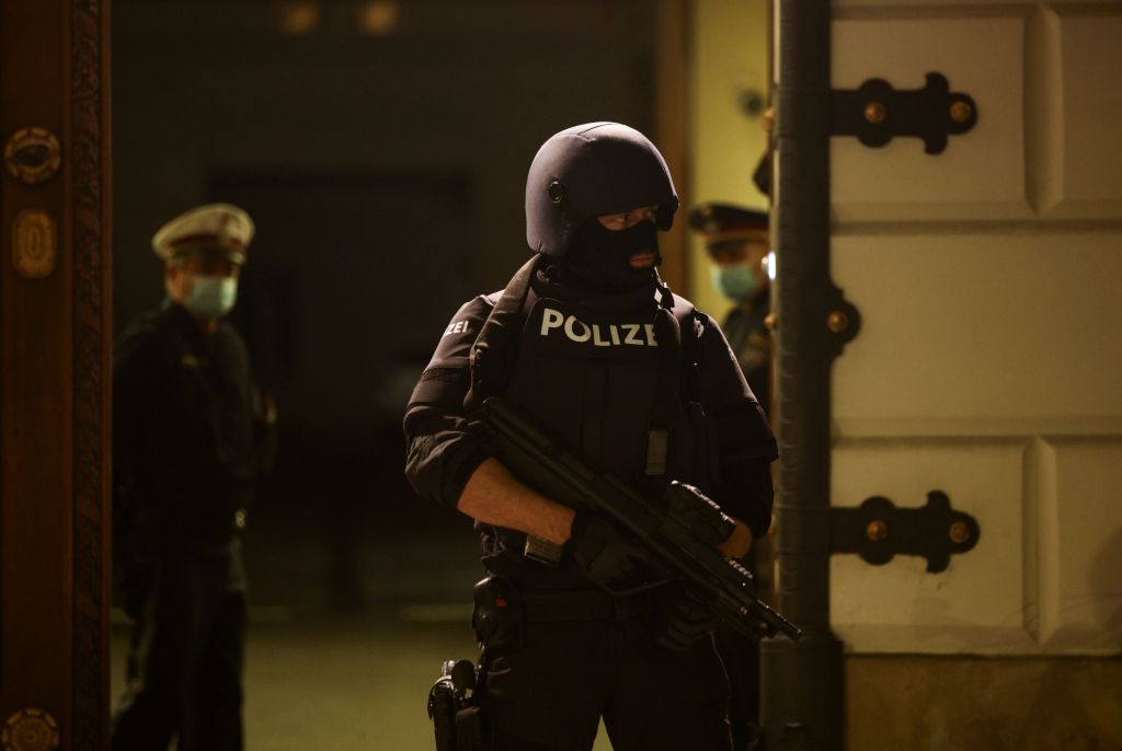 Συγκλονίζουν οι μαρτυρίες από την τρομοκρατική επίθεση στη Βιέννη: «Ήταν ένας ζωντανός εφιάλτης»