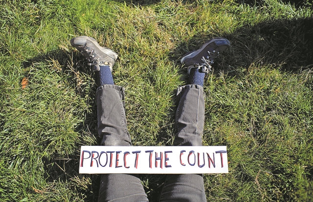 «Ζούμε χωρίς να νιώθουμε τη χώρα»