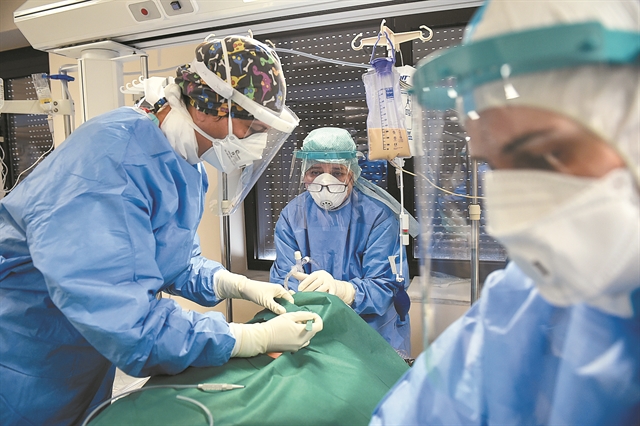 Το δεκαήμερο-φωτιά που κρίνει τη μάχη με τον κοροναϊό