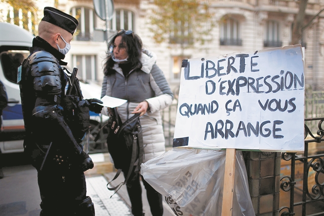 Σάλος για τον νόμο που θα κρύβει την αστυνομική βία