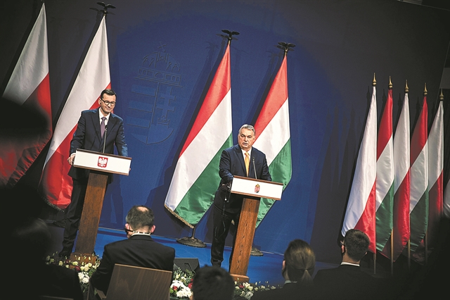 Το κόστος υποχώρησης της Μέρκελ στον εκβιασμό