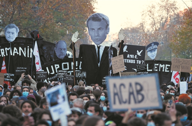 Πόλεμος για το νομοσχέδιο περί «καθολικής ασφάλειας»