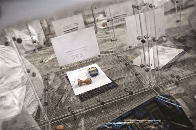 Τα εμβόλια «ξύπνησαν» σενάρια εκλογών