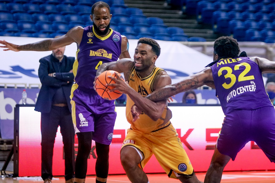 Τεράστιος Λάνγκφορντ «καθάρισε» την Χολόν (90-86)