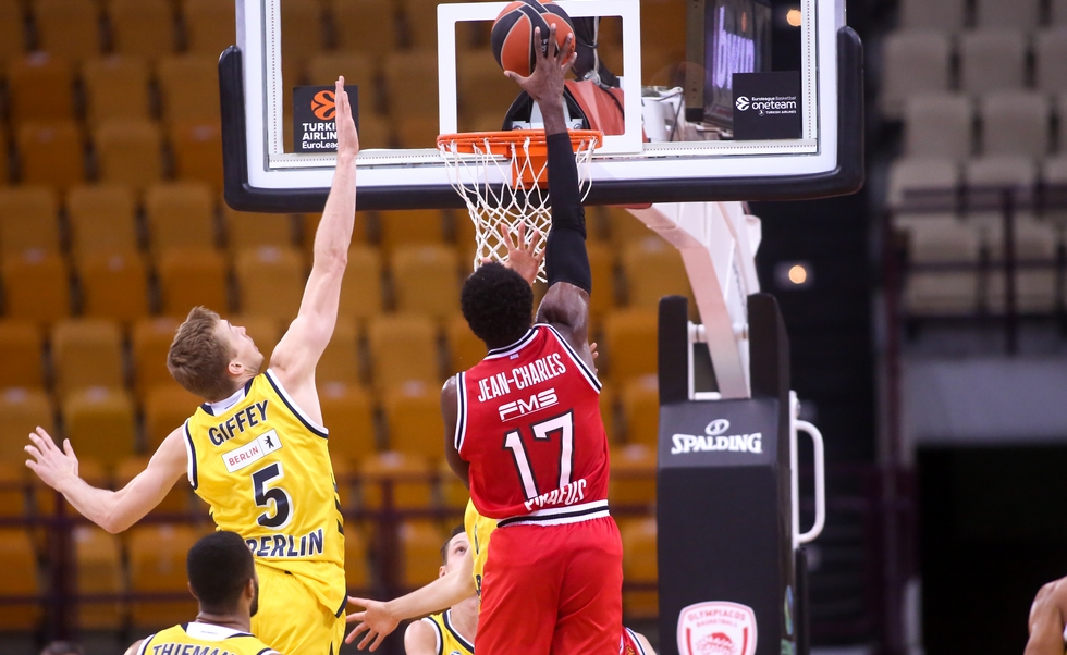 Ολυμπιακός : Ο Λιβιό Ζαν-Σαρλ τα κάνει όλα και συμφέρει